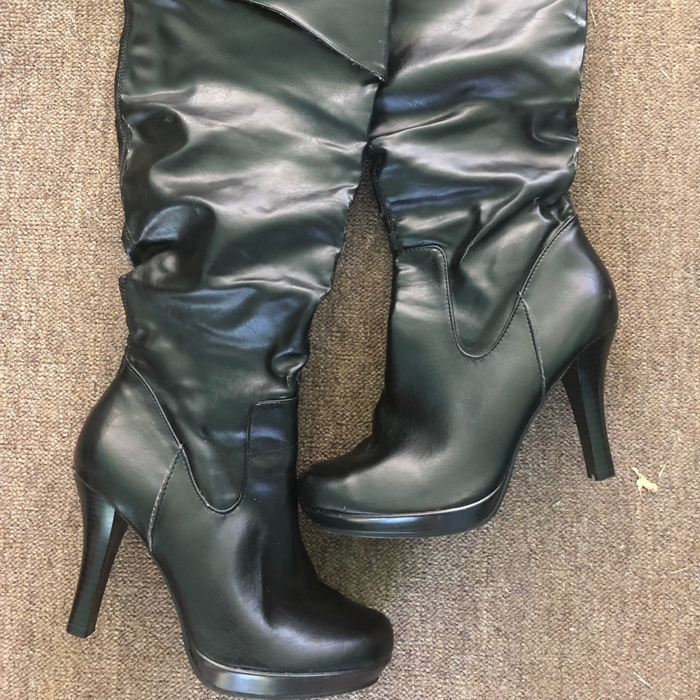 Black boots-Free if added to a bundle-